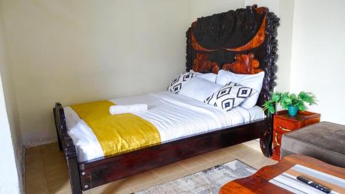 Postel nebo postele na pokoji v ubytování Nash3 Furnished Studio- CBD Nakuru