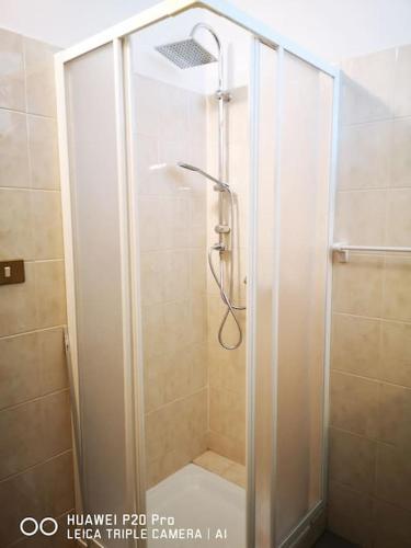 a shower with a glass door in a bathroom at Casa Ethan intero alloggio in Ceres