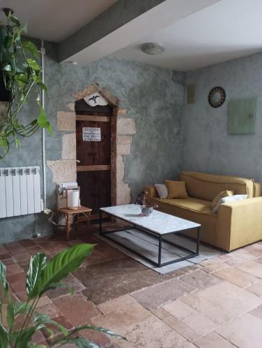 Χώρος καθιστικού στο Mine d'Ore Petit Gîte de la Chouette d'Or