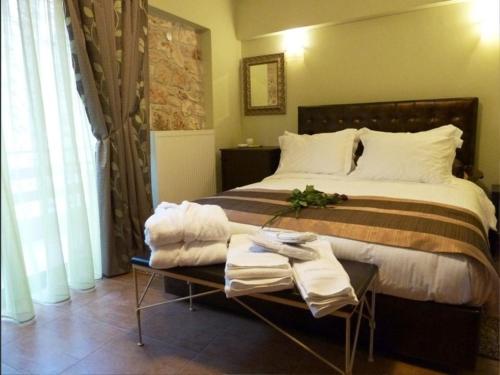 Posteľ alebo postele v izbe v ubytovaní Paramythenio Guesthouse