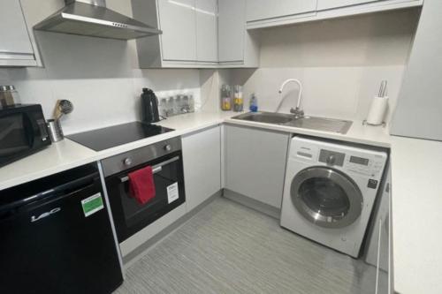 RYAN I AIR I BNB - 102 Mill Street - Free Parking Image