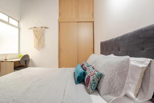 Postel nebo postele na pokoji v ubytování Hermoso apartamento en Sabaneta cerca al parque