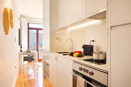 ! Lighty Santa Catarina Studio ! Balcony & Dishwasher!