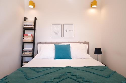 ! Lighty Santa Catarina Studio ! Balcony & Dishwasher!