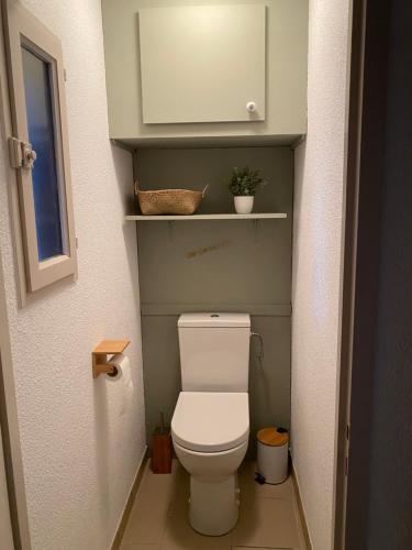 Bilik mandi di Appartement T1 neuf