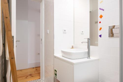 ! Lighty Santa Catarina Studio ! Balcony & Dishwasher!