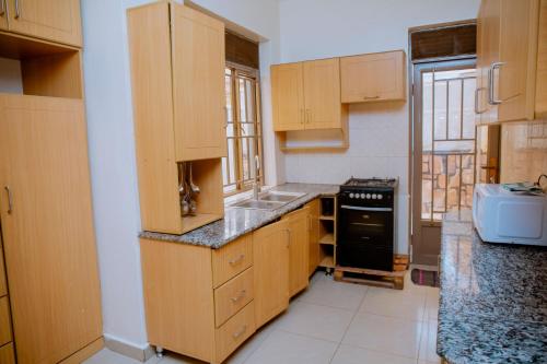 Dapur atau dapur kecil di Gmasters Homes kibagabaga