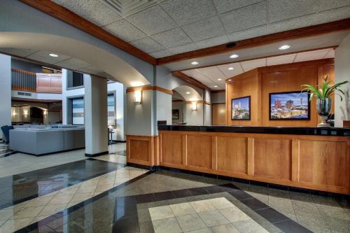 Drury Inn & Suites San Antonio Northwest Medical Center Image