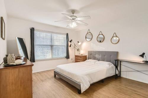 a bedroom with a bed and a ceiling fan at Hidden Gem near F1! 3bd/2bath - Private Backyard! in Austin