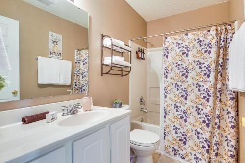 Ένα μπάνιο στο Lexington Family Home about 9 Mi to Lake Murray!