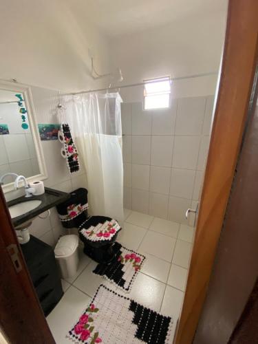 a bathroom with a shower and a toilet and a sink at Apartamento em Ilha De Itamaracá in Vila Velha