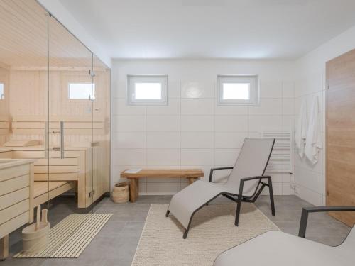 a white room with a chair and a desk at Vita Montagna in Donnersbachwald