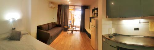 Ένα ή περισσότερα κρεβάτια σε δωμάτιο στο NEW NUEVO BRAND NEW A ESTRENAR LUXURY DE LUJO APARTAMENTO APARTHOTEL SALOU 12 months open! 12 meses abierto!