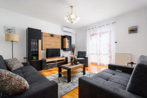 Apartments with swimming pool Labin - 23022