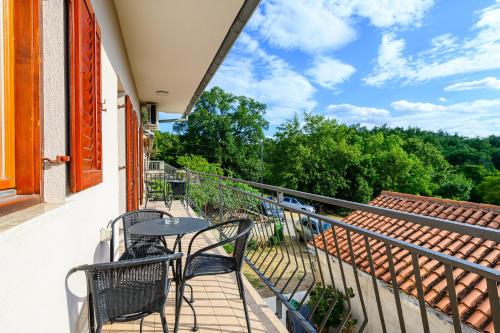 Apartments with swimming pool Labin - 23022