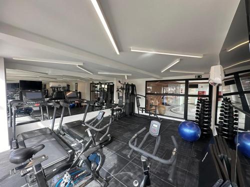 Fitness centrum a/nebo fitness zařízení v ubytování Studio central com lazer e spa