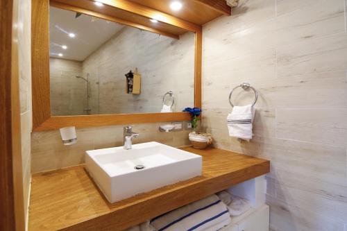 a bathroom with a white sink and a mirror at Villa loren A3 in Las Terrenas