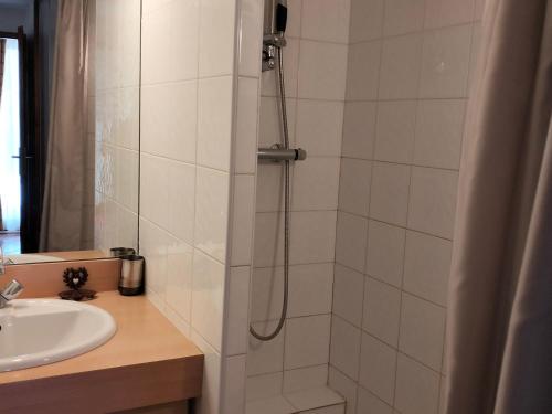 a bathroom with a shower and a sink at Appartement Corrençon-en-Vercors, 3 pièces, 7 personnes - FR-1-761-7 in Corrençon-en-Vercors
