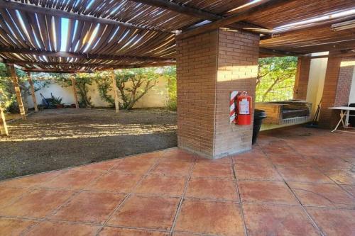 a patio with a brick wall and a fire hydrant at Acogedor, renovado y tranquilo in Calama