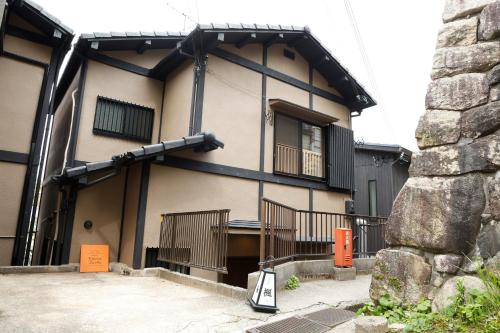 a building with a sign in front of it at 貸別荘 楓-Fū- 有馬 in Arima