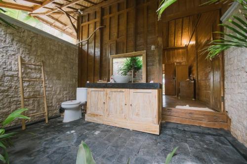 Ένα μπάνιο στο Unzipp Bungalows Gili Air