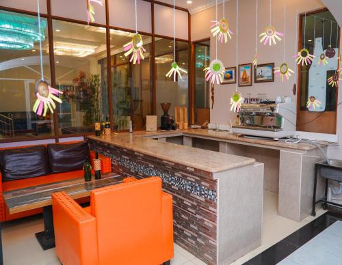 Una cocina o zona de cocina en Tilko City Hotel Jaffna