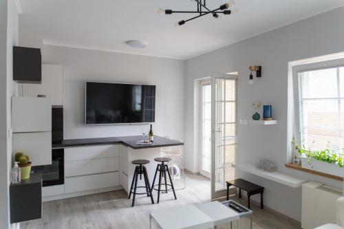 Modern stay in the heart of Bled by Pintar Apartments