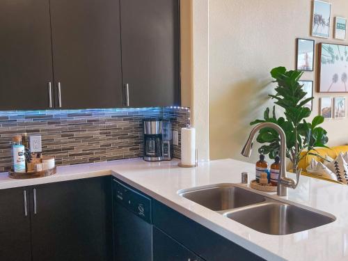 Sunny 1BDR centrally located in Marina del Rey photo 4
