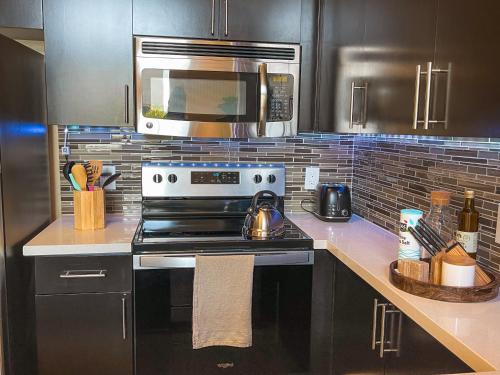 a kitchen with a stove and a microwave at Sunny 1BDR centrally located in Marina del Rey in Los Angeles