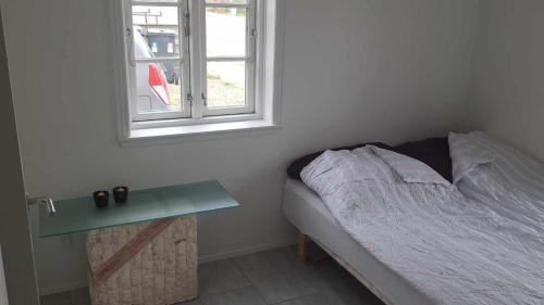 מיטה או מיטות בחדר ב-Hus med 10 soveplads