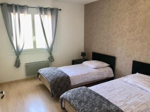 Ένα ή περισσότερα κρεβάτια σε δωμάτιο στο Spacieux appartement