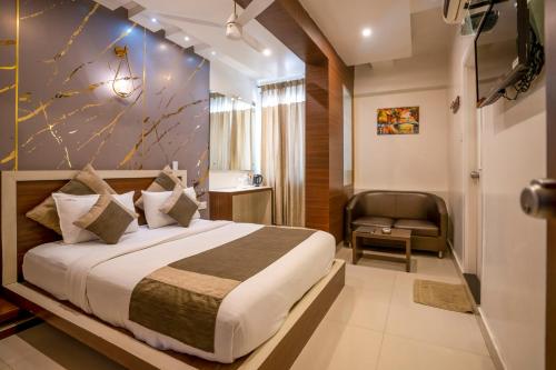 Voodi või voodid majutusasutuse Aishwarya Suites toas