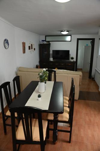 a dining room and living room with a table and chairs at Casita Ladera, Setenil - Cádiz in Setenil