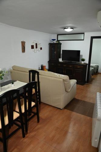 a living room with a couch and a table at Casita Ladera, Setenil - Cádiz in Setenil