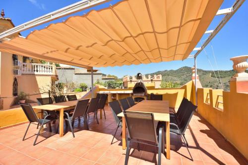 Villa rural en Málaga con piscina y vistas al mar