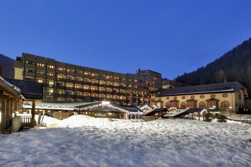 Hotel Club Relais Des Alpes зимой