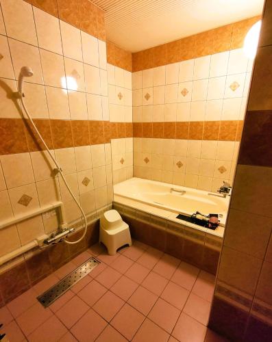 Surfrider Adult Only في سيندايْ: حمام مع حوض ومرحاض
