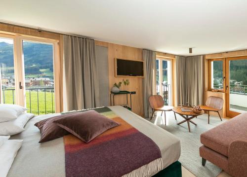 Postel nebo postele na pokoji v ubytování Hotel Schranz - Ski In & Ski Out