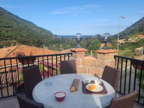 Nespecifikovaný výhled na hory nebo výhled na hory při pohledu z apartmánu