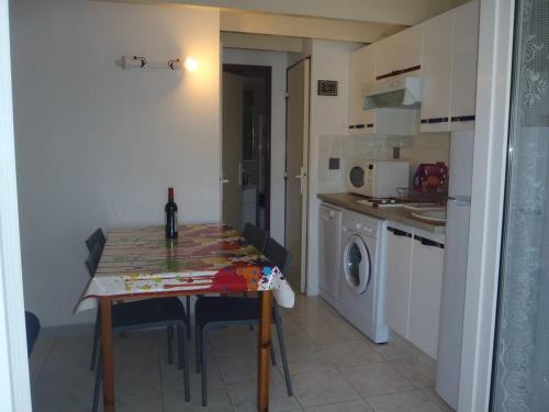 Photo de la galerie de l'établissement VILLA 3 PCES MEZ 42m2 + TERRASSE 22m2 REF 4028, à Le Castellas