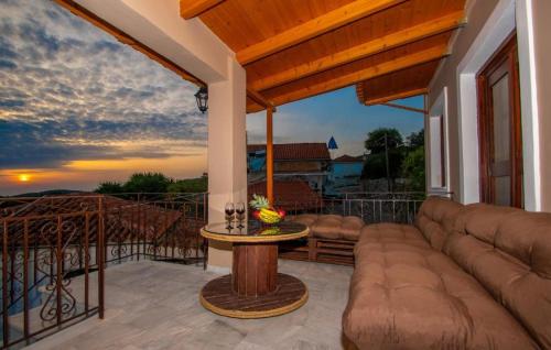 a patio with a couch and a table on a balcony at Pearly Sunset in Maryiés