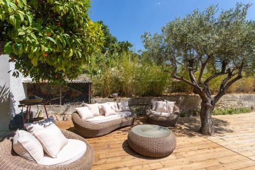 Posezení v ubytování "Le Cabanon" Piscine et jardin sans vis à vis à 15 min des plages, parking