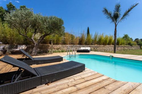 Bazén v ubytování "Le Cabanon" Piscine et jardin sans vis à vis à 15 min des plages, parking nebo v jeho okolí