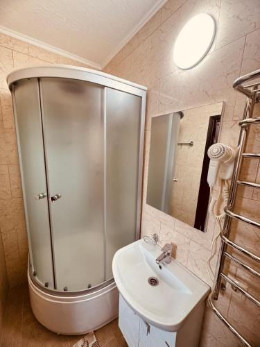 a bathroom with a shower and a sink at Holi Day in Solotvyno