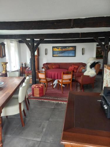 Ruang duduk di Haubarg Pernörhof