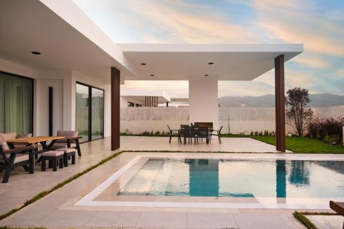 Ashta Suites / Color Block