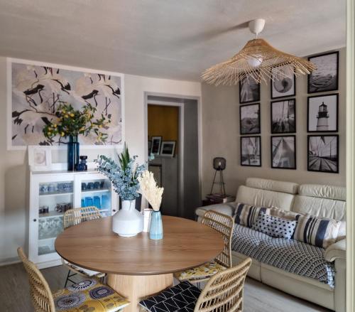 a living room with a table and a couch at Acquadolce in Salò