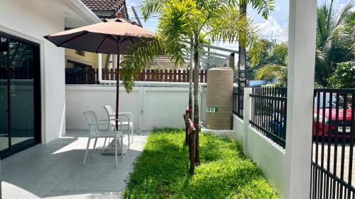 Κήπος έξω από το White House With 2bedrooms plus 1 bathroom sharing Near Phuket Kathu Waterfall