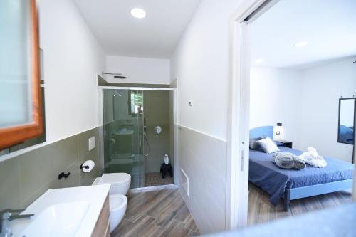 a small bathroom with a bed and a shower at Pina's house in Pianillo