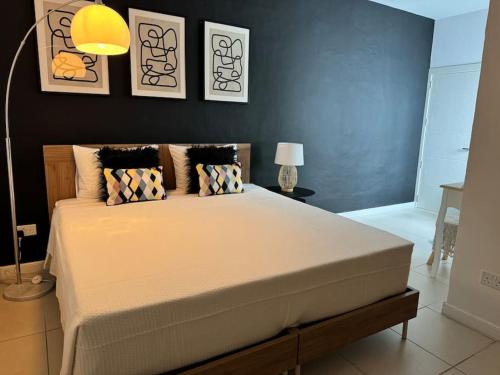 Ένα ή περισσότερα κρεβάτια σε δωμάτιο στο Townhouse 26 in Sliema, Malta